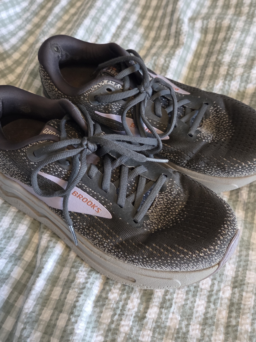 Brooks Women's Gray Athletic Running Shoes with Purple Accents